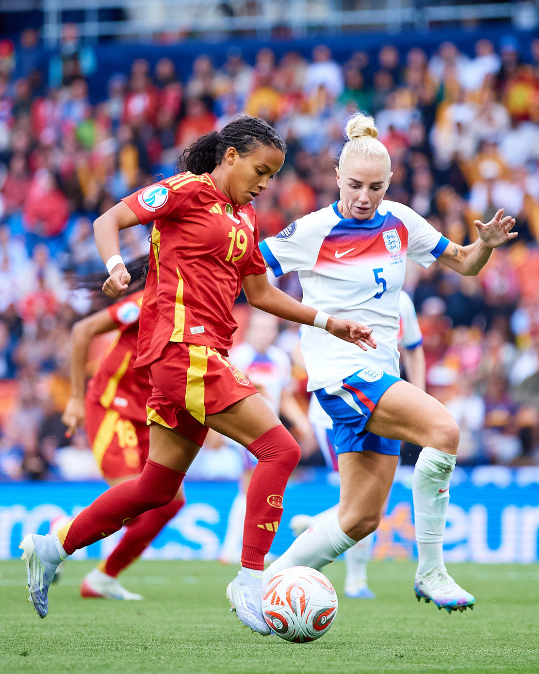 Tuyển nữ Anh đánh bại Tây Ban Nha, đoạt chức vô địch EURO 2025