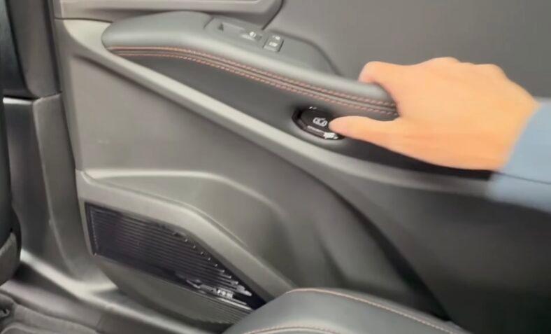 The door handles are electronic in the 2026 Jeep Cherokee