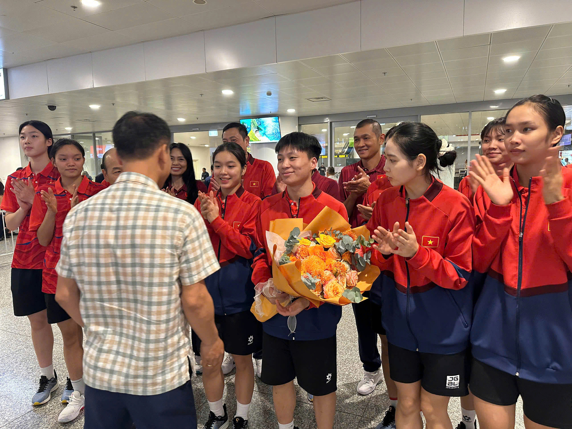 U21 Việt Nam về nước, chưa rõ án phạt của Đặng Thị Hồng