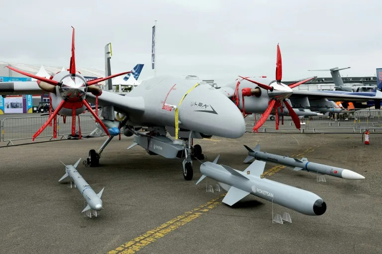 This photograph shows a Turkish Bayraktar Akinci drone aircraft at a Paris airport on June 15, 2025 (Thomas SAMSON)