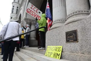 Protesters gather to support Judge Hannah Dugan. (Photo by Isiah Holmes/Wisconsin Examiner)