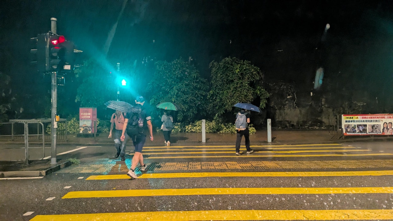 黑雨．交通消息｜港鐵大埔墟站B出口關閉　黃大仙站部份出口停用