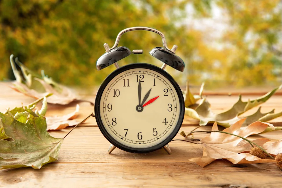 At 2 a.m. on Sunday, Nov. 2, 2025, clocks will fall back an hour and millions of Americans will gain an extra hour of sleep. This event annually marks the end of daylight saving time (DST).