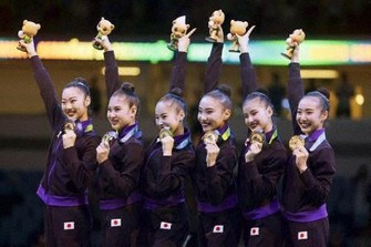 日本、世界新体操の団体で「金」　初の快挙、表彰台は4大会ぶり