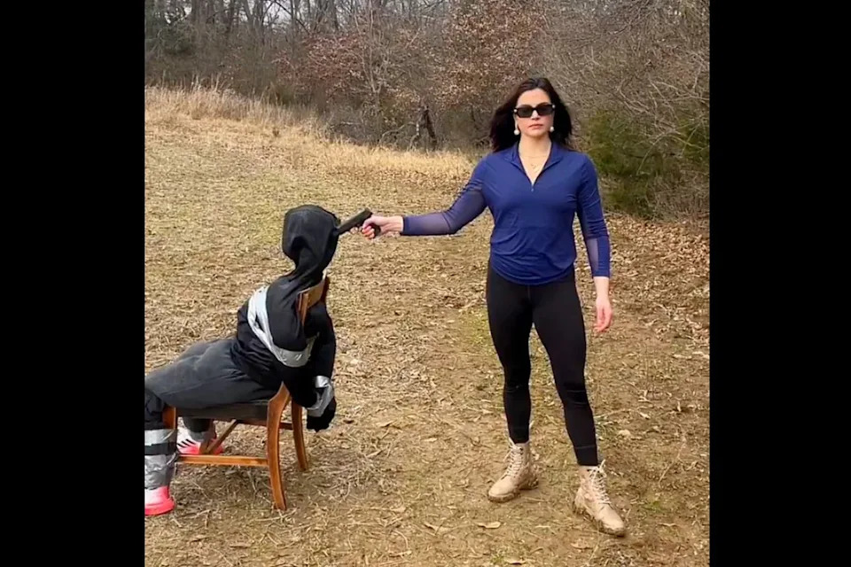 Aspiring congresswoman Valentina Gomez simulates a mock execution of an immigrant (@ValentinaForUSA/X)
