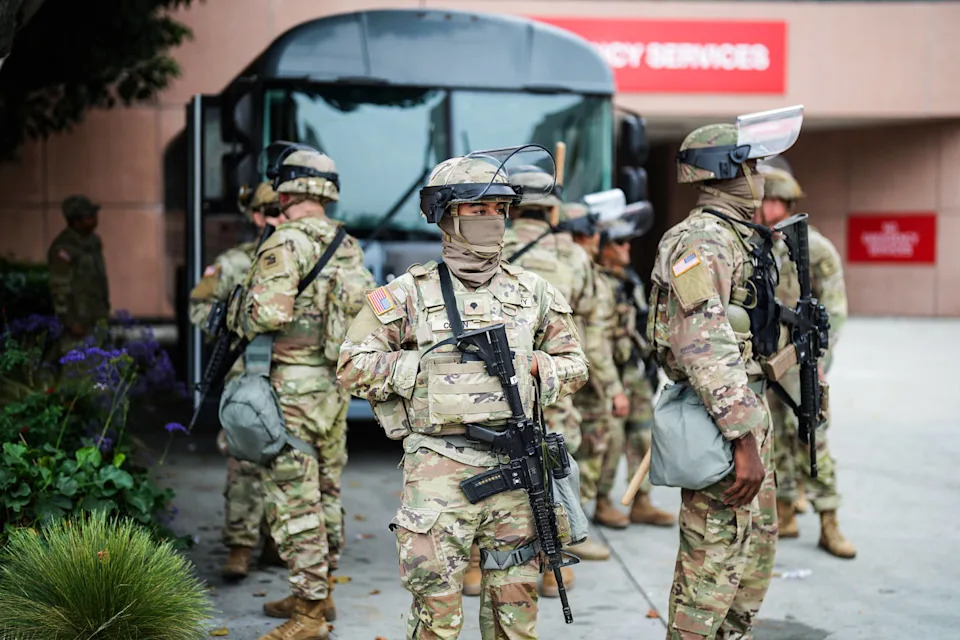 National Guard stand outside (Eric Thayer / AP file)