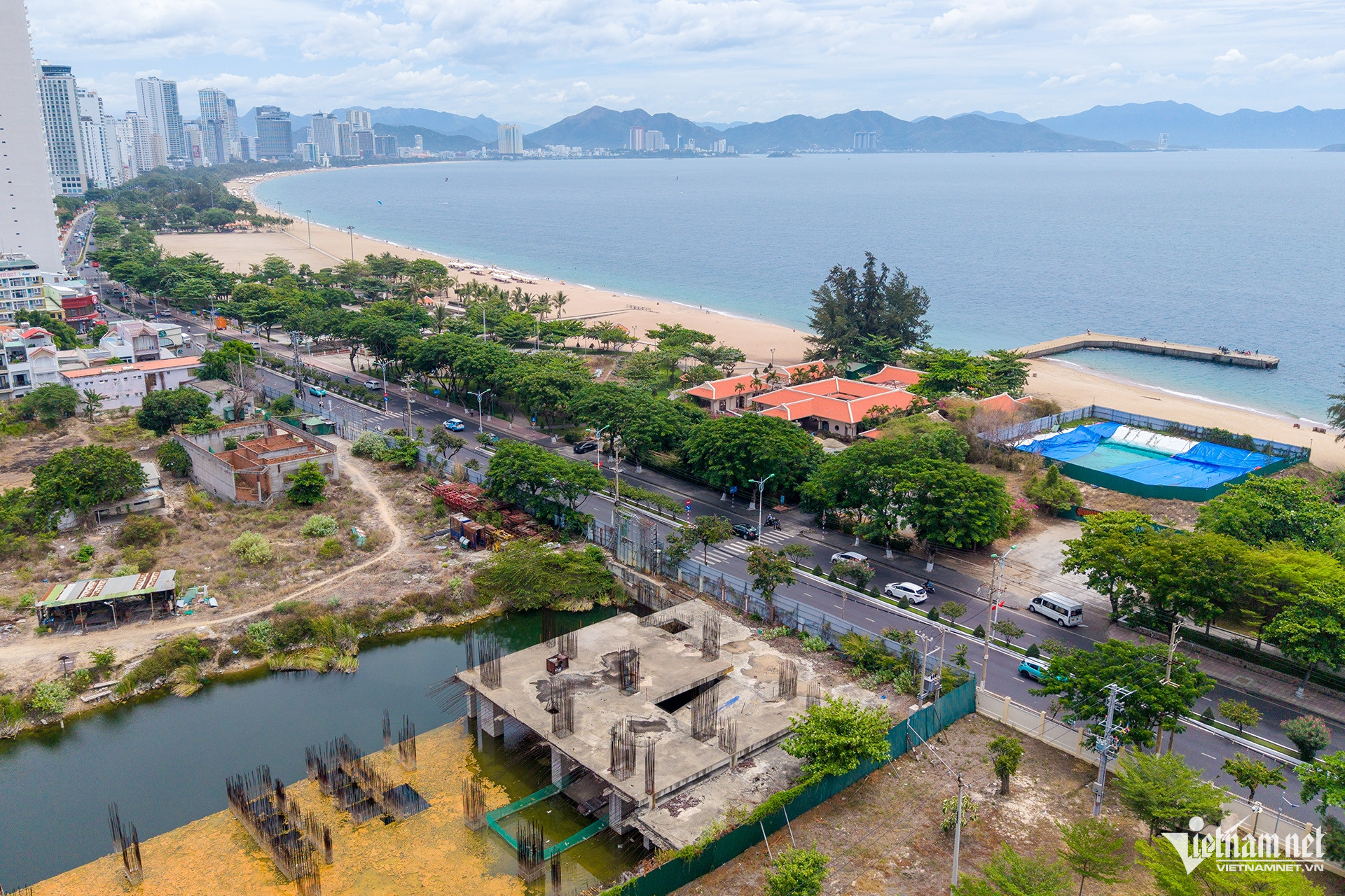 Loạt đất vàng ven biển Nha Trang bỏ hoang, có chỗ biến thành ‘ao nuôi muỗi'