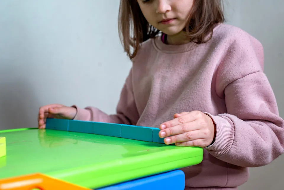 Autism diagnoses occurring earlier for boys, girls often wait years, analysis finds