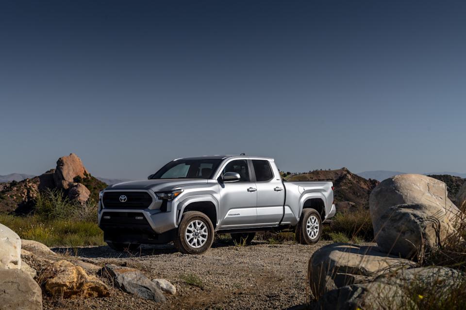 2025 Nissan Frontier vs. 2025 Toyota Tacoma: 5 Major Differences