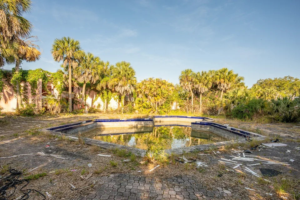 Josh’s video showed the shocking state the resort fell into after the doors were shuttered.