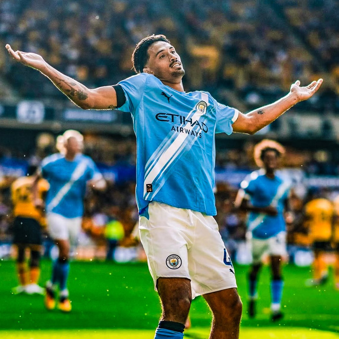 Tân binh Man City ra mắt ấn tượng Ngoại hạng Anh, Pep phán xanh rờn