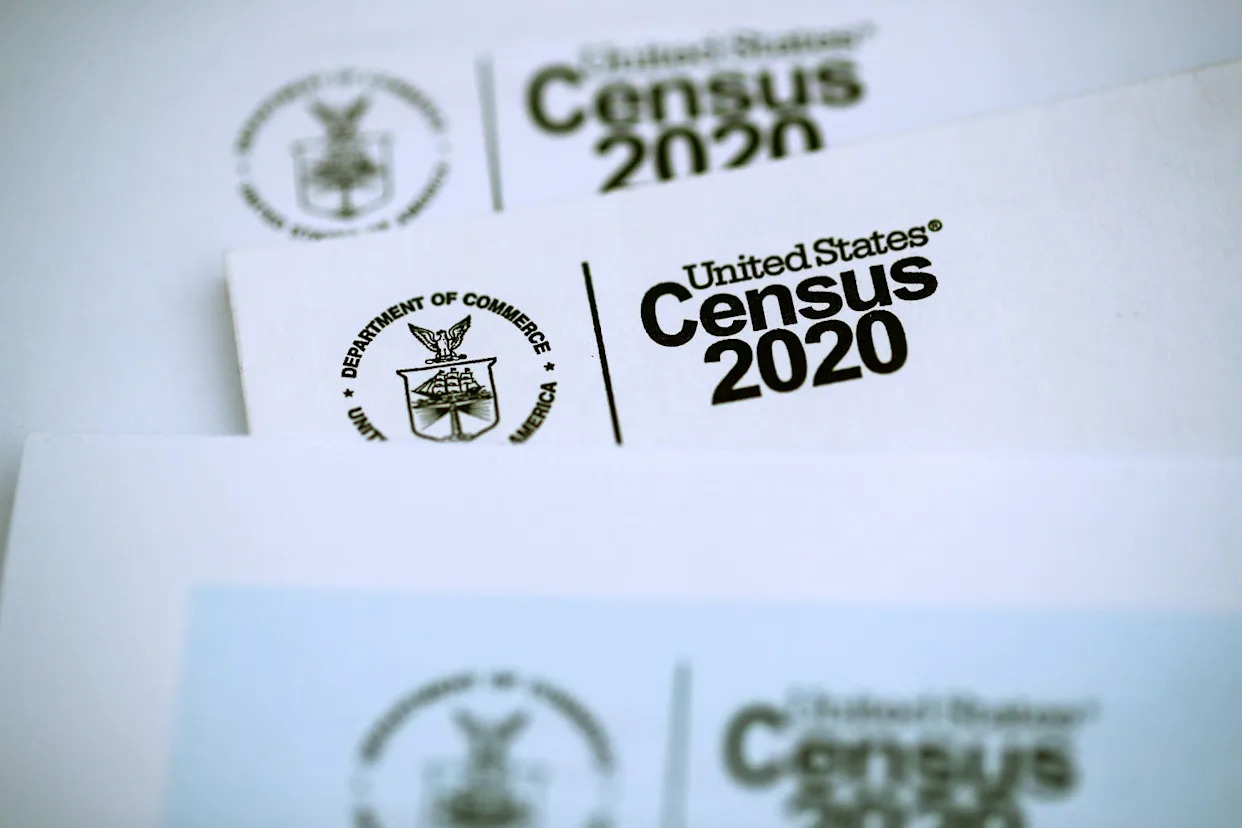 Trump again seeks to omit undocumented immigrants from the census, contrary to the Constitution