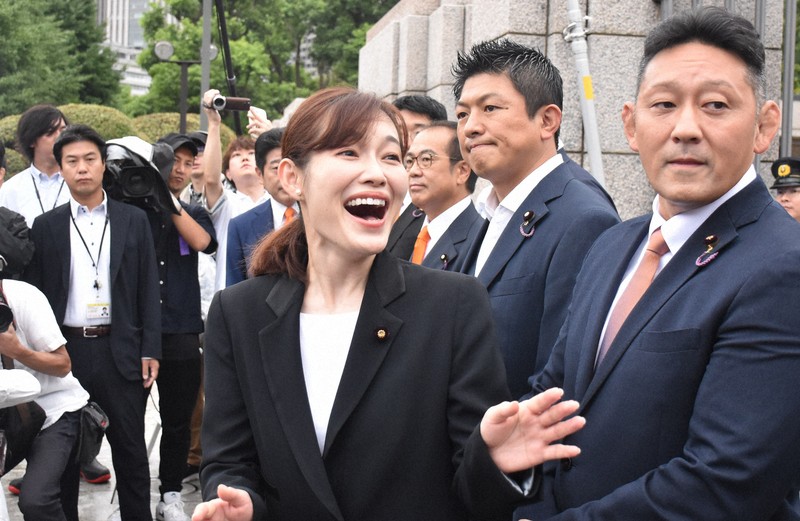 参政党「さや」塩入清香氏、核武装論は「党の方針に従う」　初登院