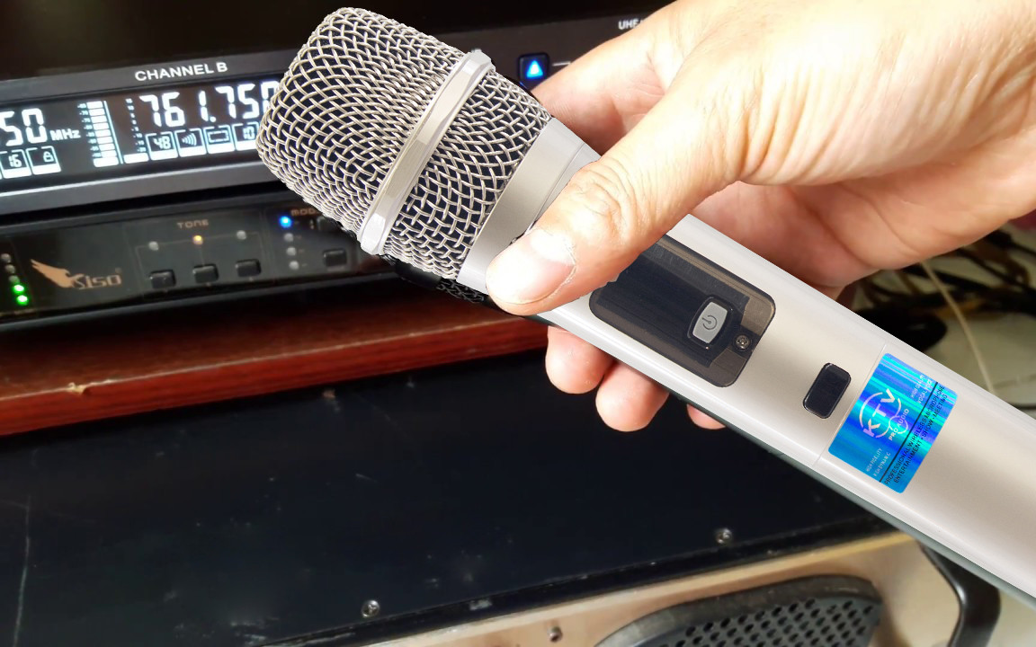 Loạt nhà hàng, quán karaoke bị xử phạt vì dùng loa kéo, micro không dây không đạt chuẩn