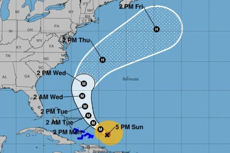 Hurricane Erin's outer rainbands pound Puerto Rico, Virgin Islands
