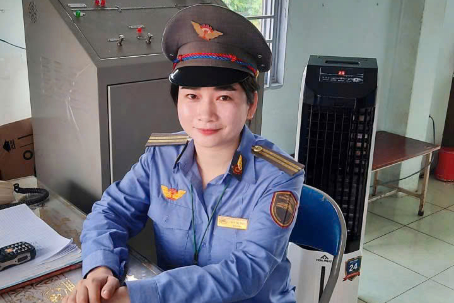 Ba giây sinh tử khi 2 người lao vào cứu thanh niên phi xe ‘thông chốt’ trước mũi tàu