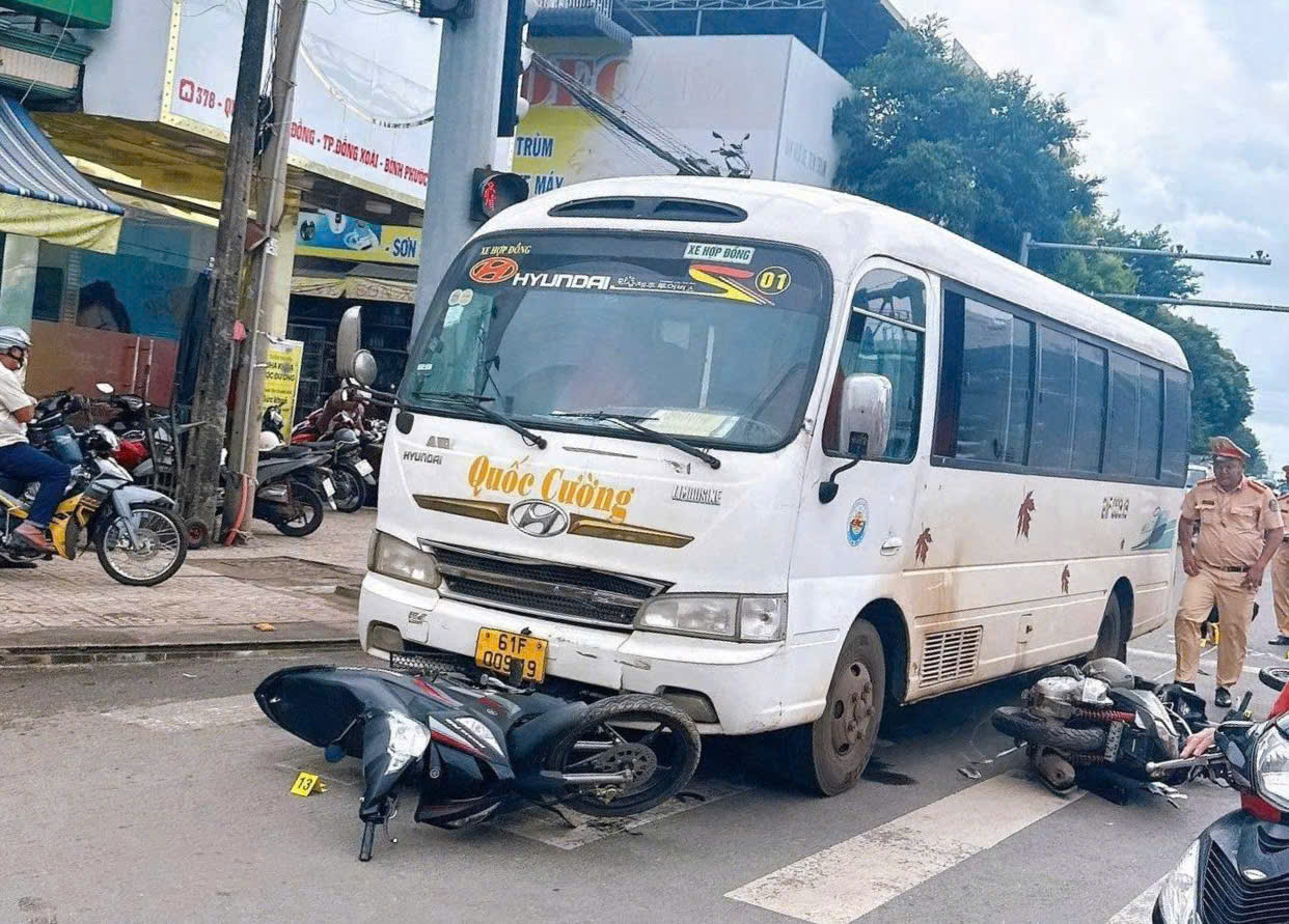 Lời khai tài xế ô tô khách tông loạt xe máy dừng đèn đỏ ở Đồng Nai