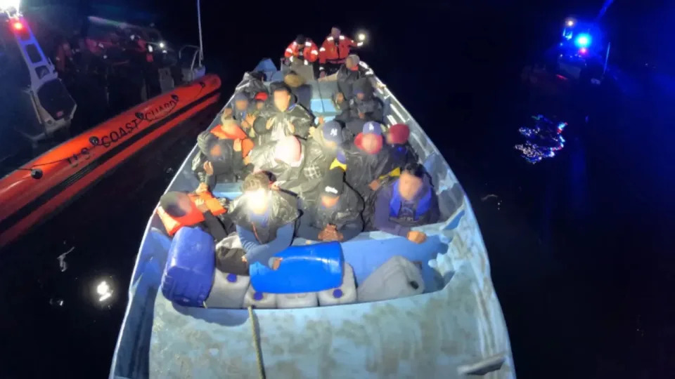 The vessel carrying 21 people
