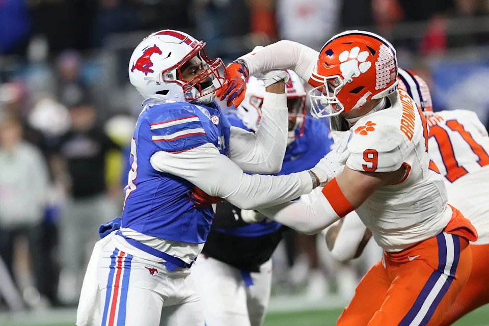 CHARLOTTE, NC - DECEMBER 07: SMU Mustangs defensive end Isaiah Smith (58) during the ACC championship football game between the SMU Mustangs and the Clemson Tigers on December 7, 2024 at Bank of America Stadium in Charlotte N.C. (Photo by John Byrum/Icon Sportswire via Getty Images)