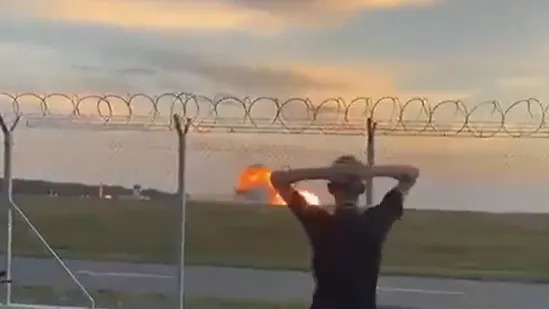 Un avion de chasse de l’armée de l’air polonaise s’écrase dans une boule de feu, son pilote décède