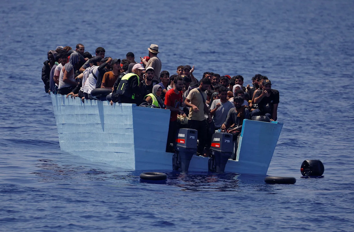At least 20 refugees and migrants die in shipwreck off Italy’s Lampedusa