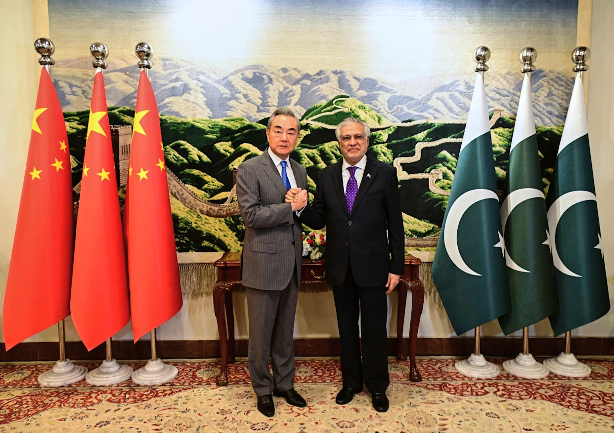 China and Pakistan foreign ministers agree to launch new economic corridor projects