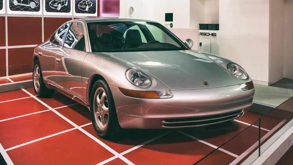Porsche 989