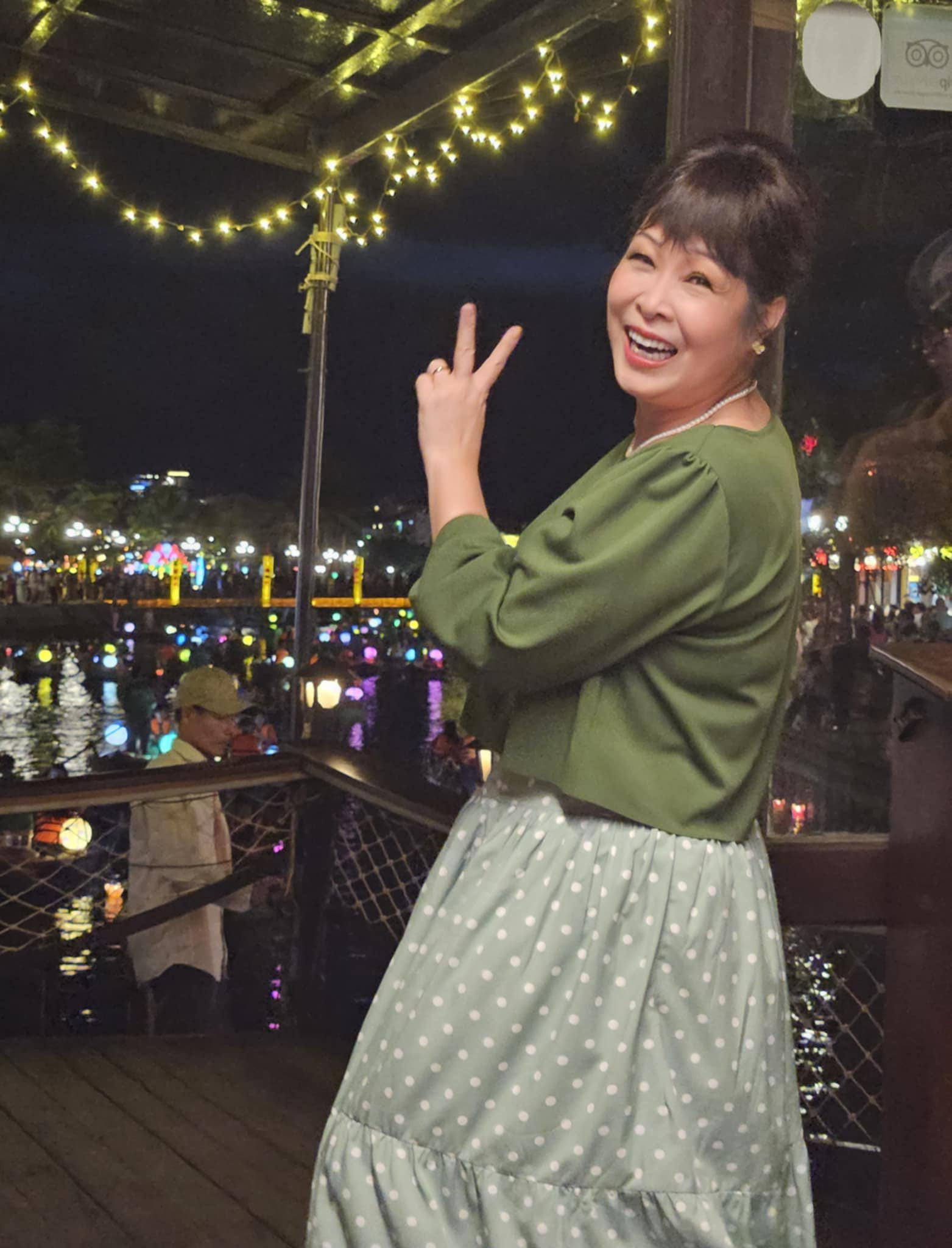 NSND Hồng Vân tươi trẻ, ca sĩ Thiều Bảo Trâm sexy hết nấc