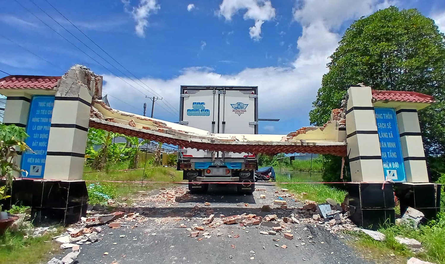 Nam thanh niên bất ngờ bị 'réo tên' trong vụ làm sập cổng chào ở Cà Mau