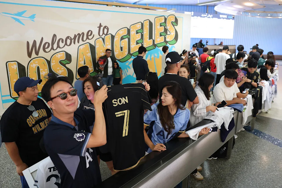 Supporters of South Korean football player Son Heung-min wait for his arrival at the Los Angeles International Airport in Los Angeles, California on August 5, 2025. Tottenham captain Son Heung-min said on August 1, 2025 that he will leave the club this summer after a decade in north London. Son Heung-Min is poised to sign with MLS side LAFC, with an unveiling happening as soon as August 6, 2025. (Photo by Patrick T. Fallon / AFP) (Photo by PATRICK T. FALLON/AFP via Getty Images)
