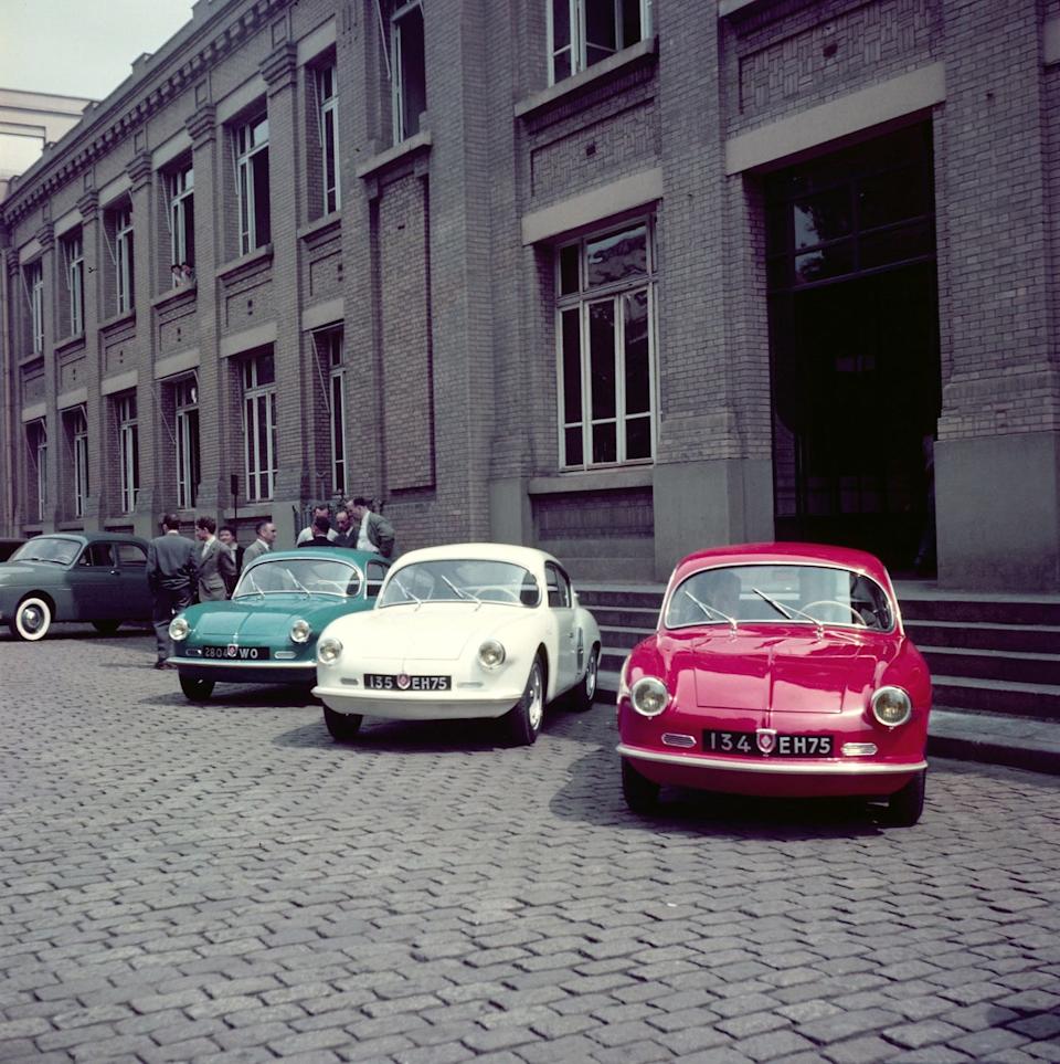 alpine, with coachbuilder chappe et gessalin, was early to use fiberglass methods adopted from the us for the a106 body in 1955