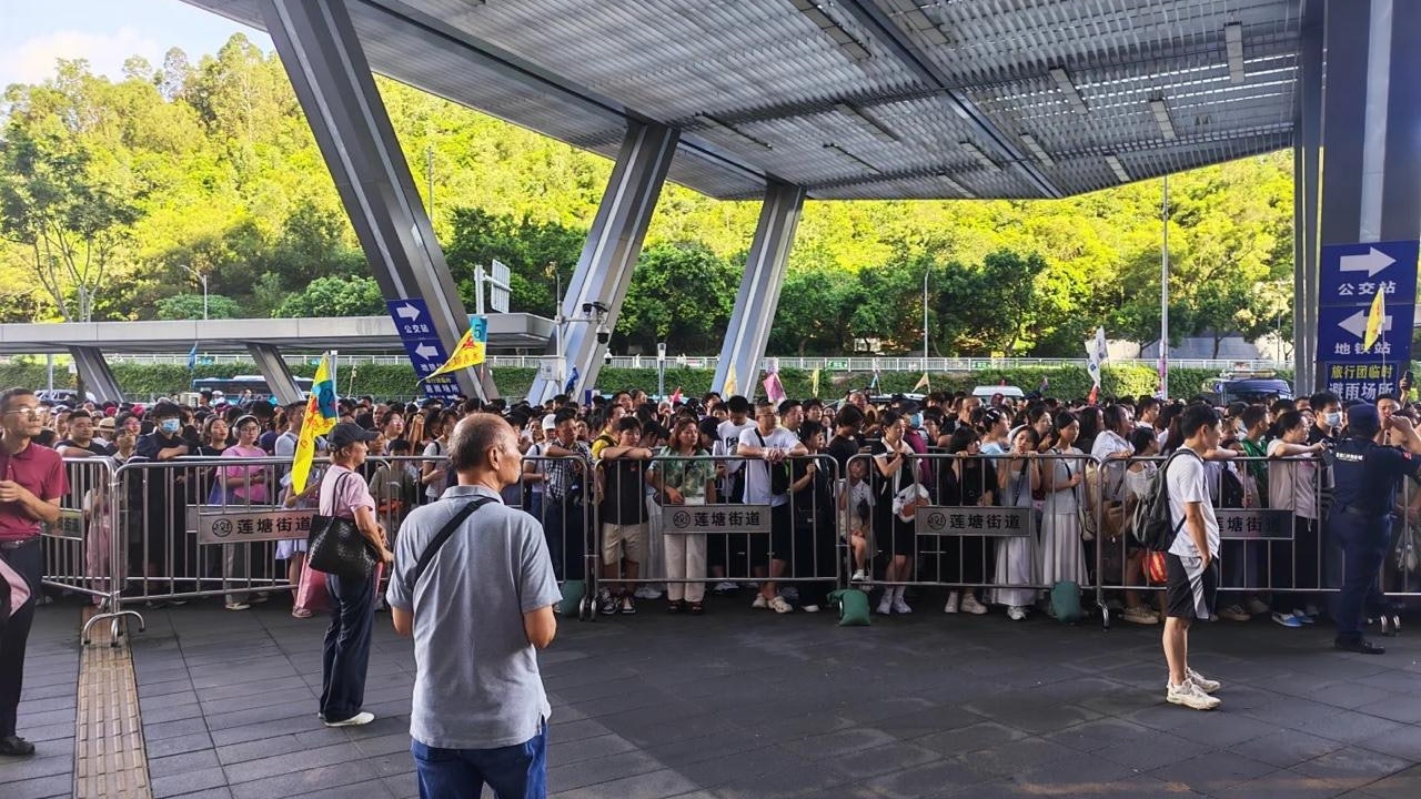 南下｜蓮塘口岸過關逼爆排一個鐘　內地客：別開放給這麼多旅行團