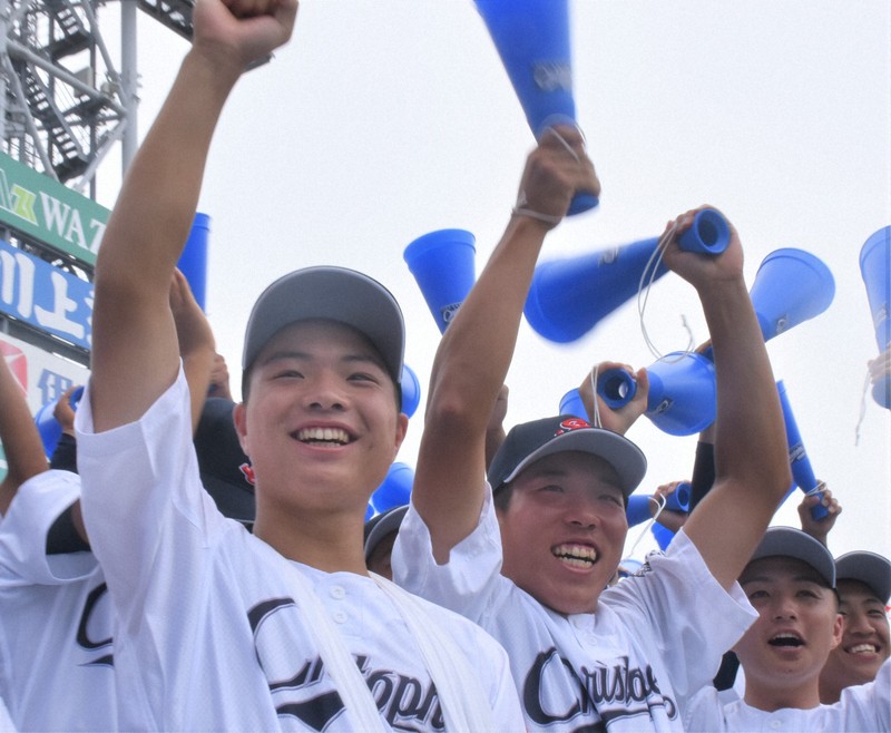 合言葉は「逢沢のために」　気持ち一つにつかんだ初勝利　夏の甲子園