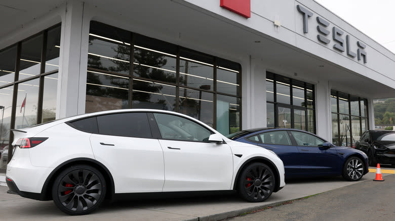 A Tesla Model Y and Model 3 parked at a Tesla store in California
