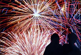 最近の花火のトレンドは?　リムジン手配も…プライベート花火も人気