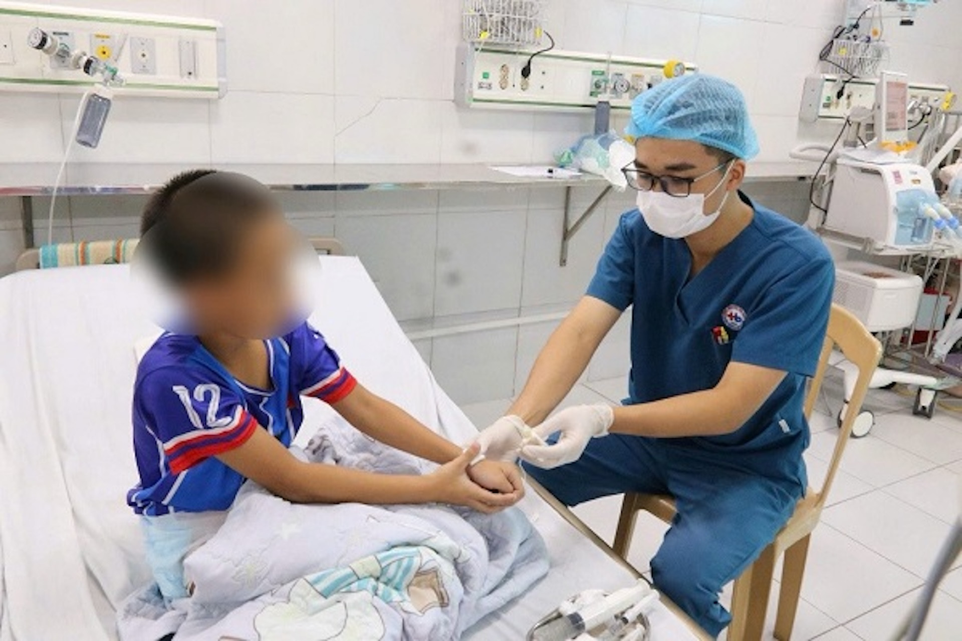 Bé trai 9 tuổi ngừng tim do uống Methadon