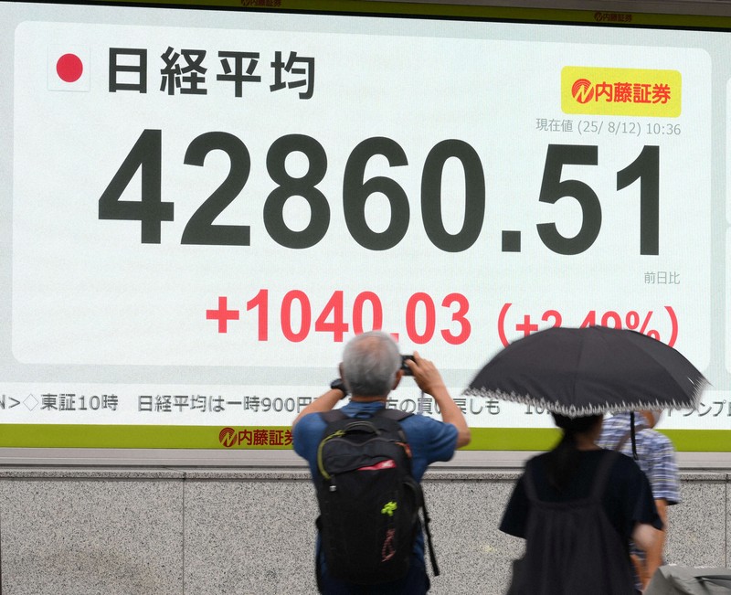 日経平均株価　一時4万2800円台、最高値更新　米関税懸念が後退