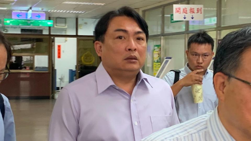 涉助理費案！新北議員曾煥嘉改口：用公司名義私聘助理 法官洗臉：你個人有付薪水？