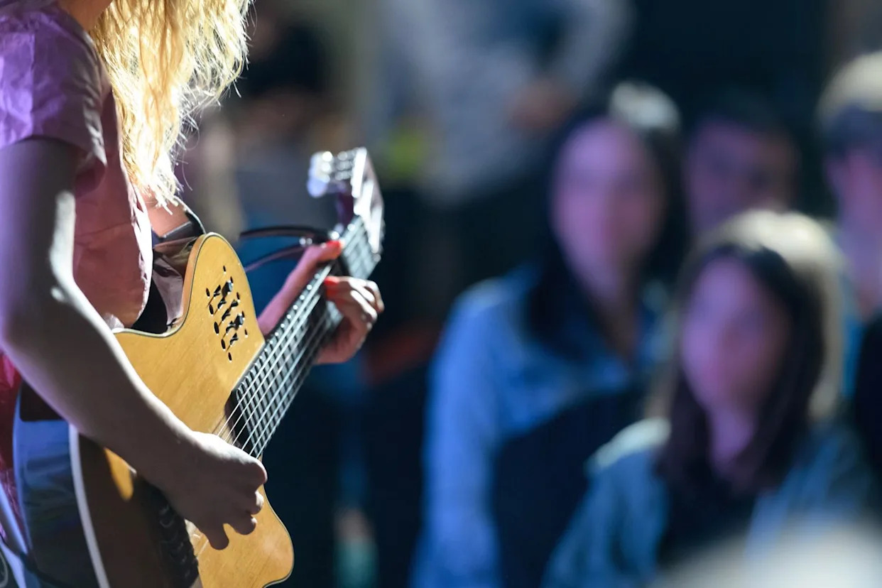 Musician Asks Family Not to Visit Before Big Gig Due to Busy Schedule. Her Mom's Response Leaves Her Heartbroken