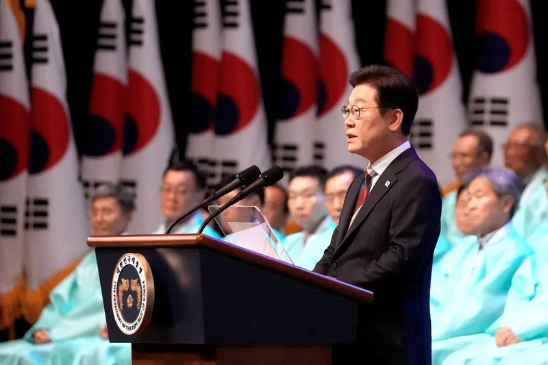 South Korea's Lee intends to retain 'comfort women' pact with Japan, paper says