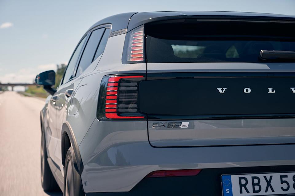 2026 volvo ex30 cross country