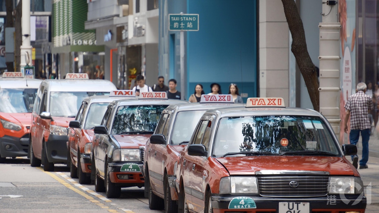 的士通訊群組管理員　泄捲車租糾紛的士司機資料　涉違起底罪被捕