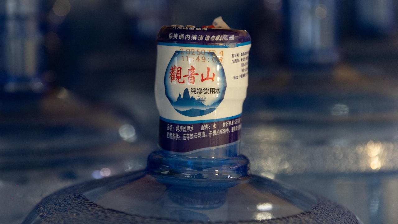 政府飲用水｜鑫鼎鑫曾向樂百氏索報告　據悉標書驗菌要求極為基本