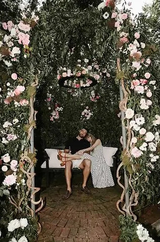 Taylor Swift & Travis Kelce Travis Kelce and Taylor Swift