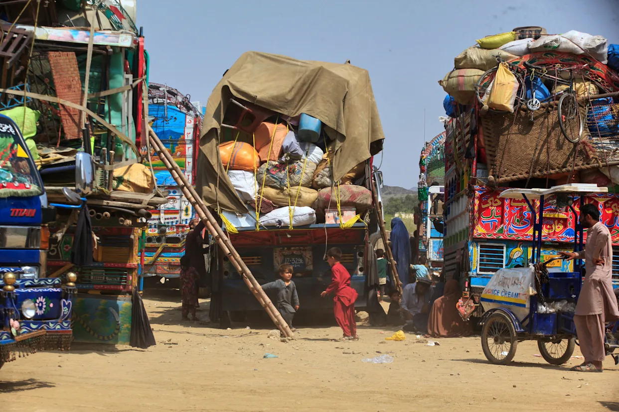 Pakistan extends Afghan refugee deportation deadline to Sept. 1