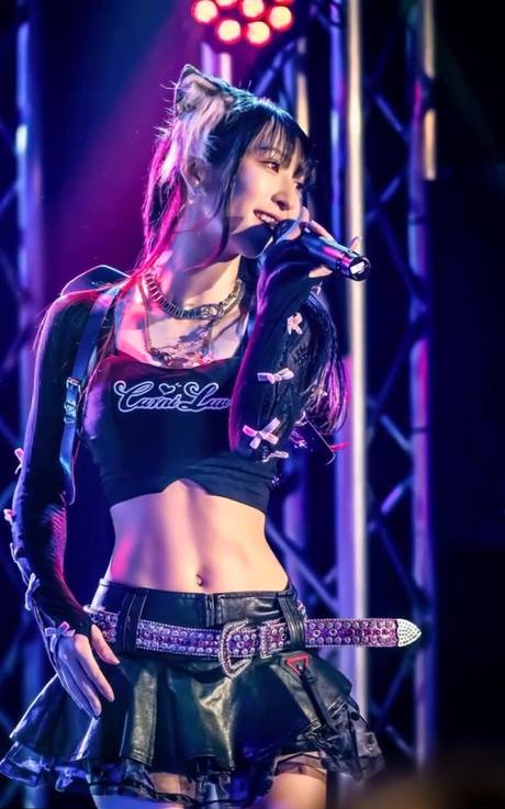 叔父はあのピン芸人！35歳アイドル〝豹変〟ビフォー・アフターにネット騒然「ギャップがすごい」「すげ〜変わってる」