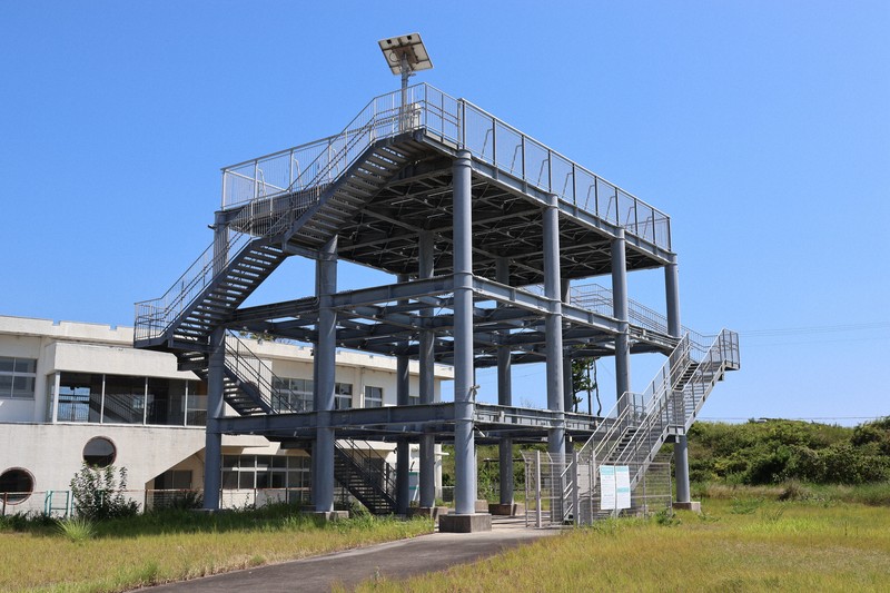 静岡・浜松の津波避難タワー、熱中症対策想定せず　警報発令で課題に