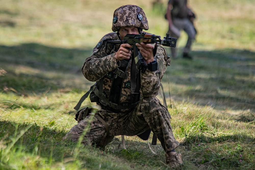 Ukraine cố ngăn Nga tiến quân ở Donetsk, khẳng định không rút lính khỏi Donbass
