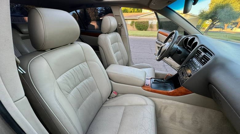 2000 Lexus GS300 Platinum front seats