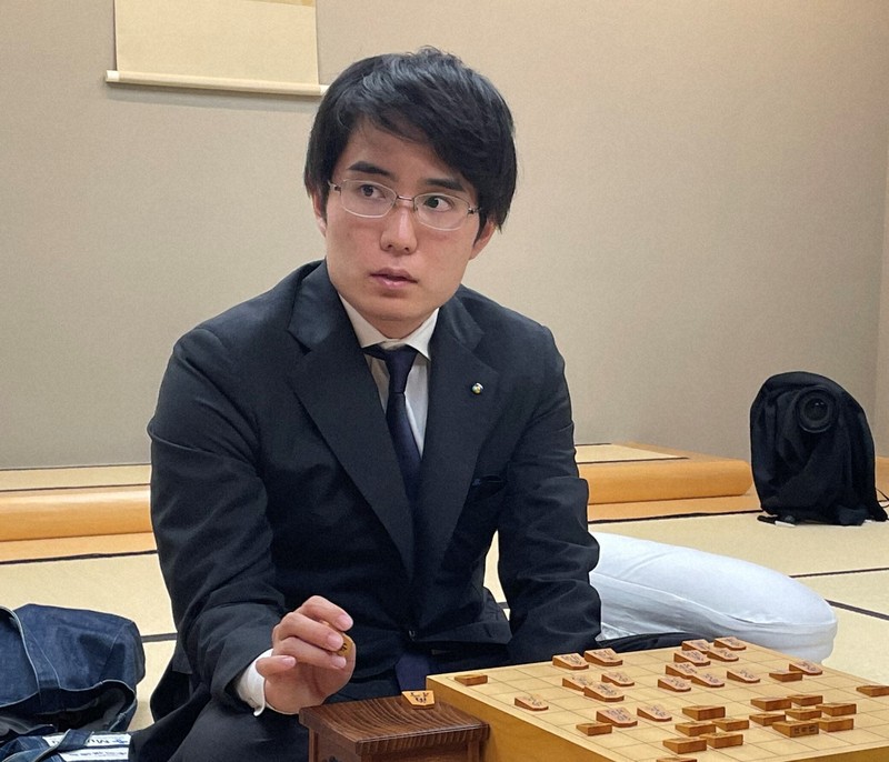 石田直裕六段との竜王戦挑戦者決定三番勝負を連勝で制し、前期に続いて藤井聡太竜王への挑戦を決めた佐々木勇気八段＝東京都渋谷区の将棋会館で2025年8月7日、丸山進撮影